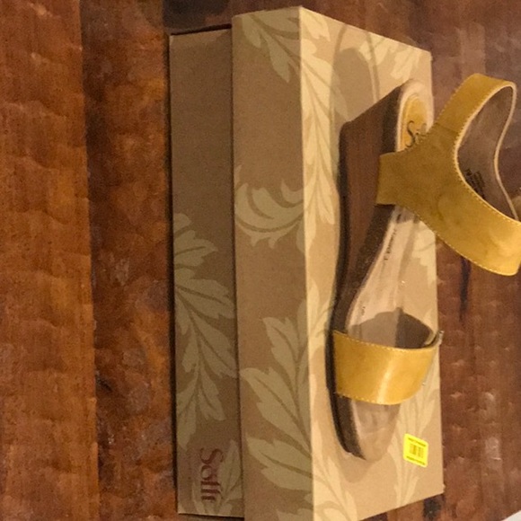 Shoes - Picture 3 of 8